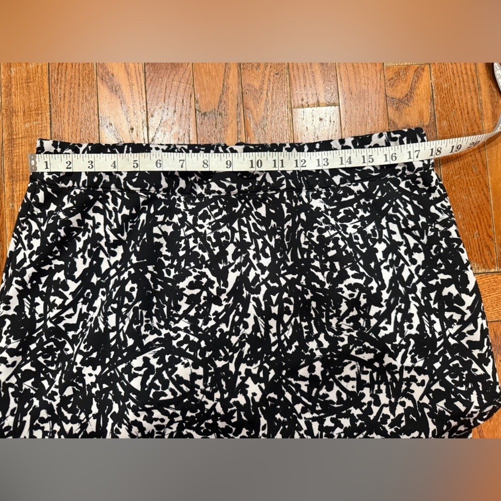Eloquii Skirt 
Monochrome Abstract Design - Picture 7 of 7